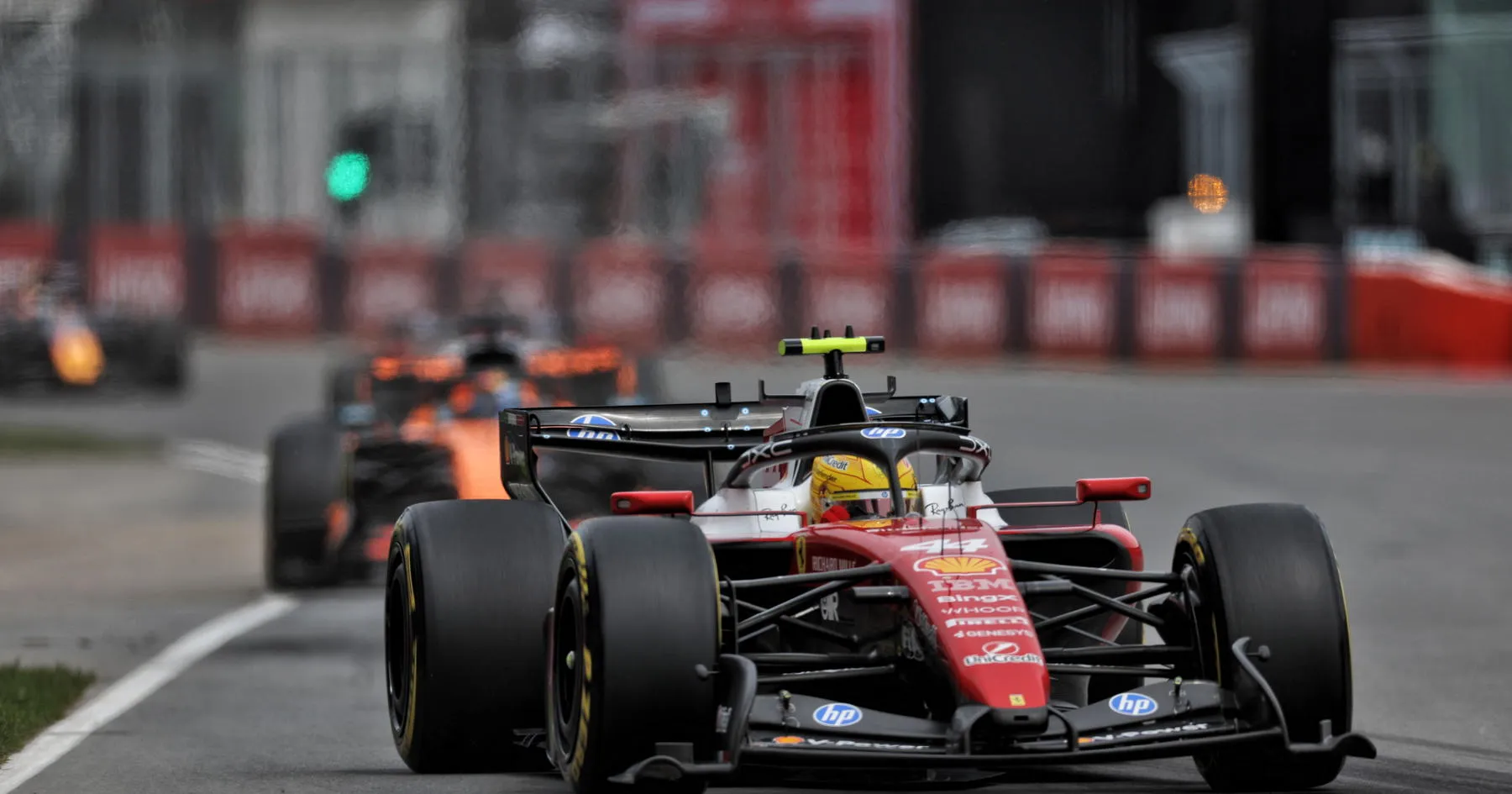 Lewis Hamilton Bebas Sanksi Usai Insiden Sprint di Kanada - sumber: (racingnews365)