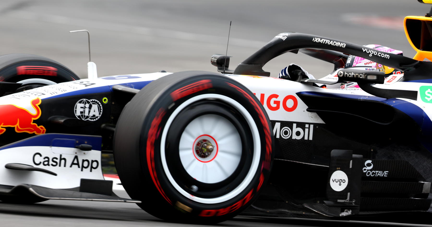 Liam Lawson Waspadai Gaya Balap Agresif Sergio Perez