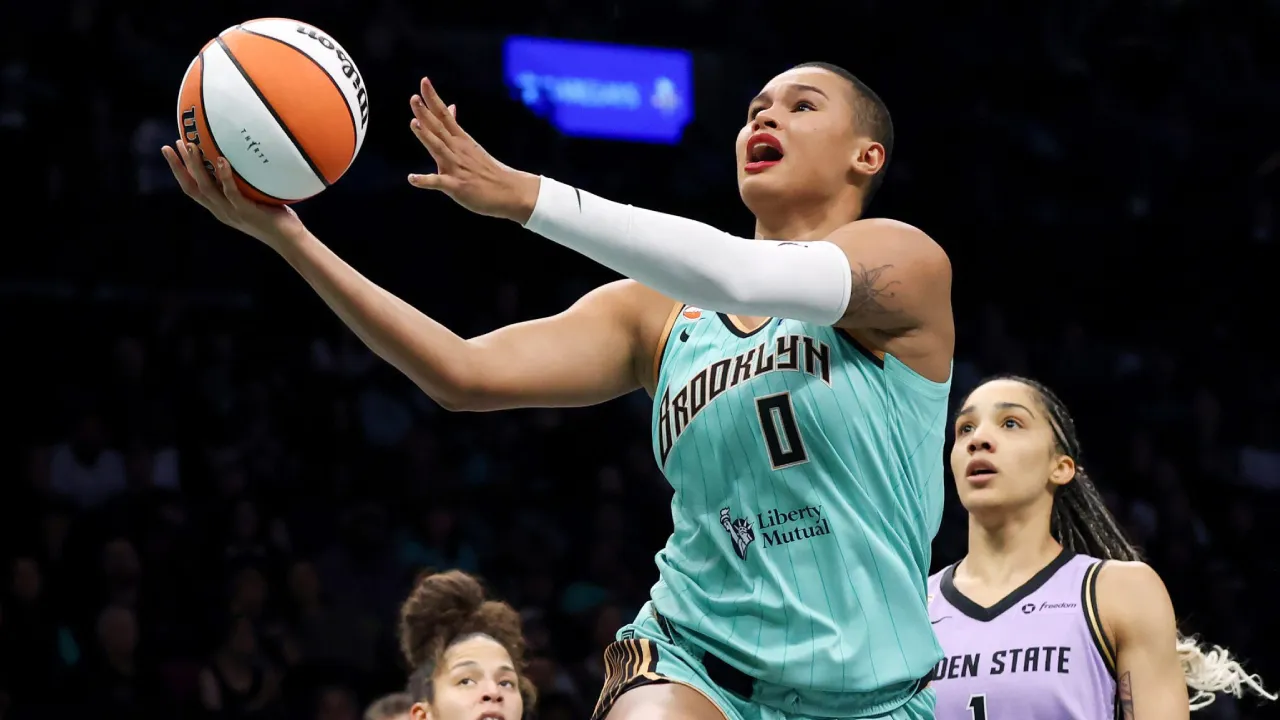 Satou Sabally melakoni debut bersama New York Liberty pada Kamis lalu setelah absen pada empat laga pertama musim ini karena masalah kista. (Foto: AP)