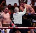 Oleksandr Usyk Selamat dari Kejutan Rico Verhoeven di Piramida Giza