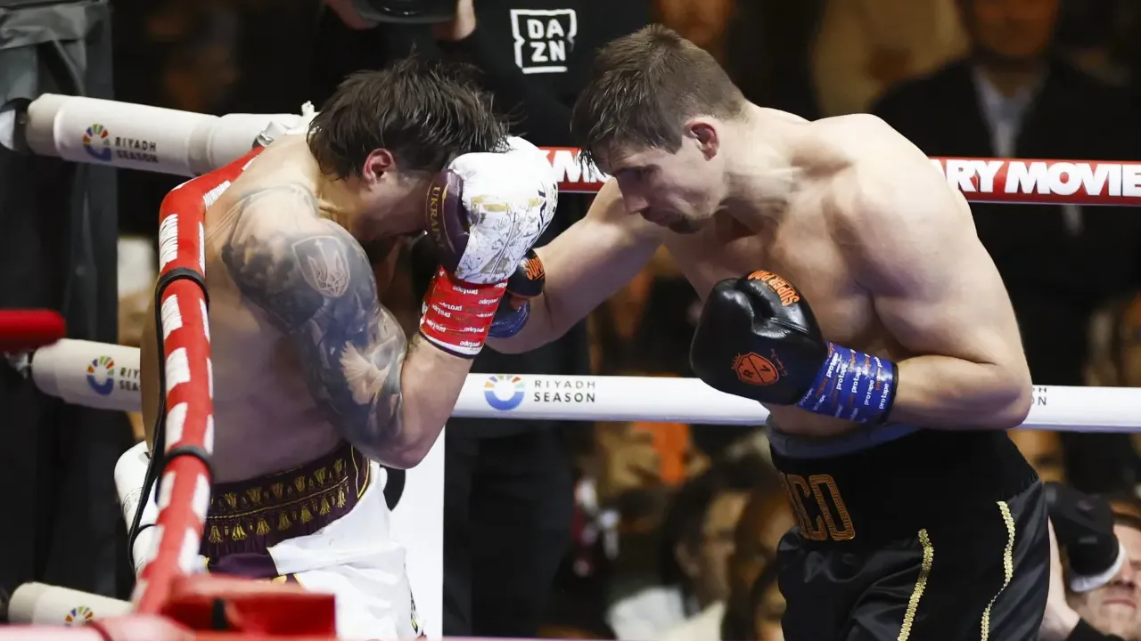 Meski datang sebagai underdog besar, Rico Verhoeven mampu memberikan tekanan serius kepada Oleksandr Usyk sepanjang pertarungan. (Foto: Fight TV)
