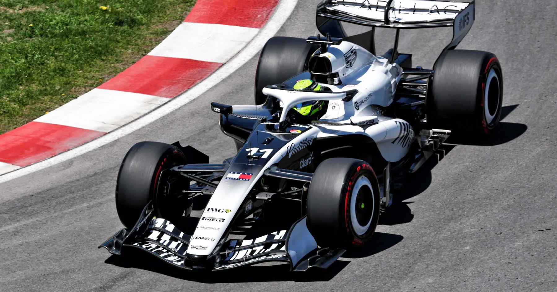 Sergio Perez Dapat Teguran Usai Insiden di Montreal - sumber: (racingnews365)