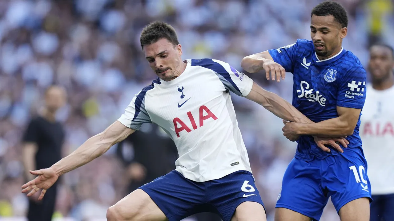 Tottenham Hotspur vs Everton.