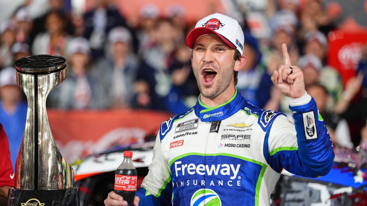 Daniel Suarez Raih Kemenangan Emosional di Balapan Coca-Cola 600