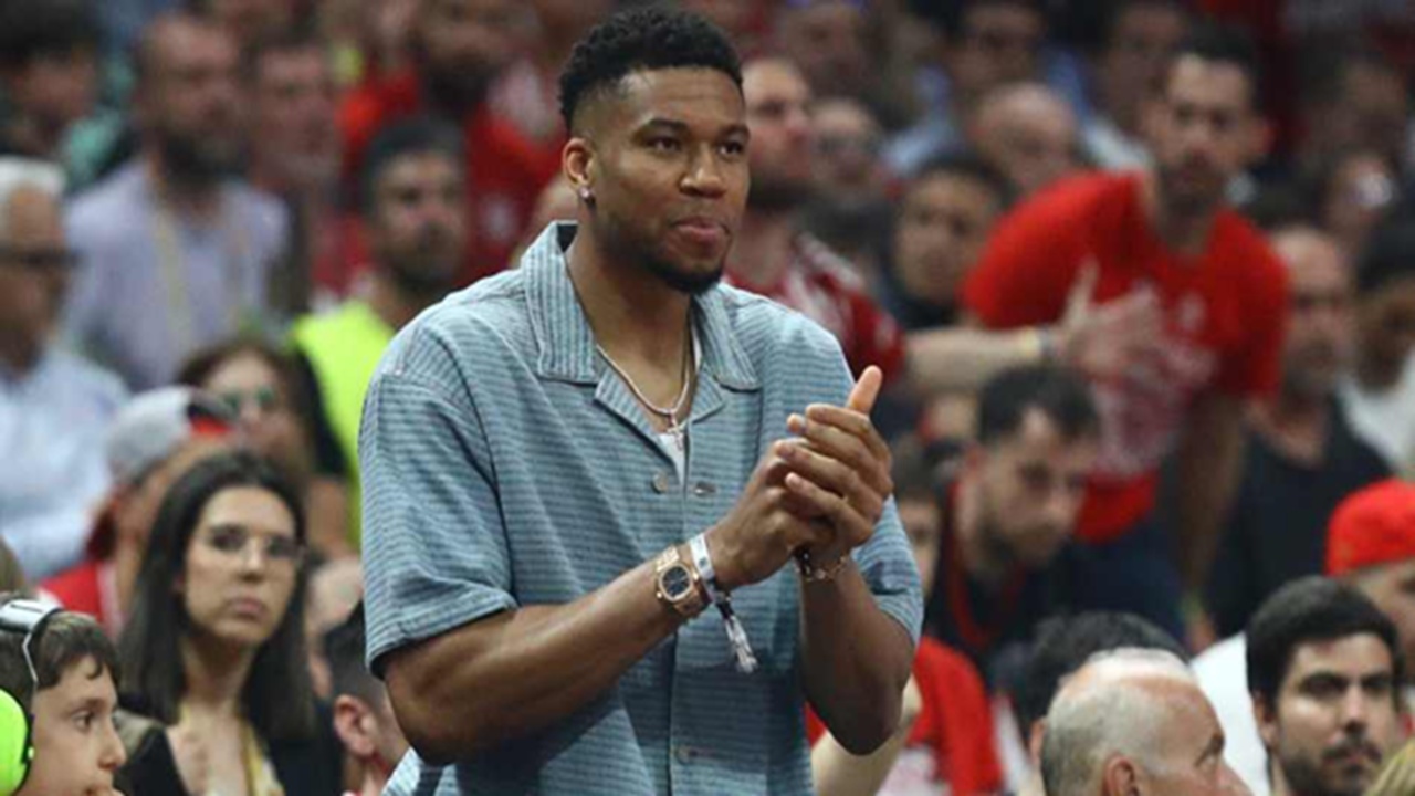 Giannis Antetokounmpo Kirimkan Pesan untuk Bintang Muda Barcelona
