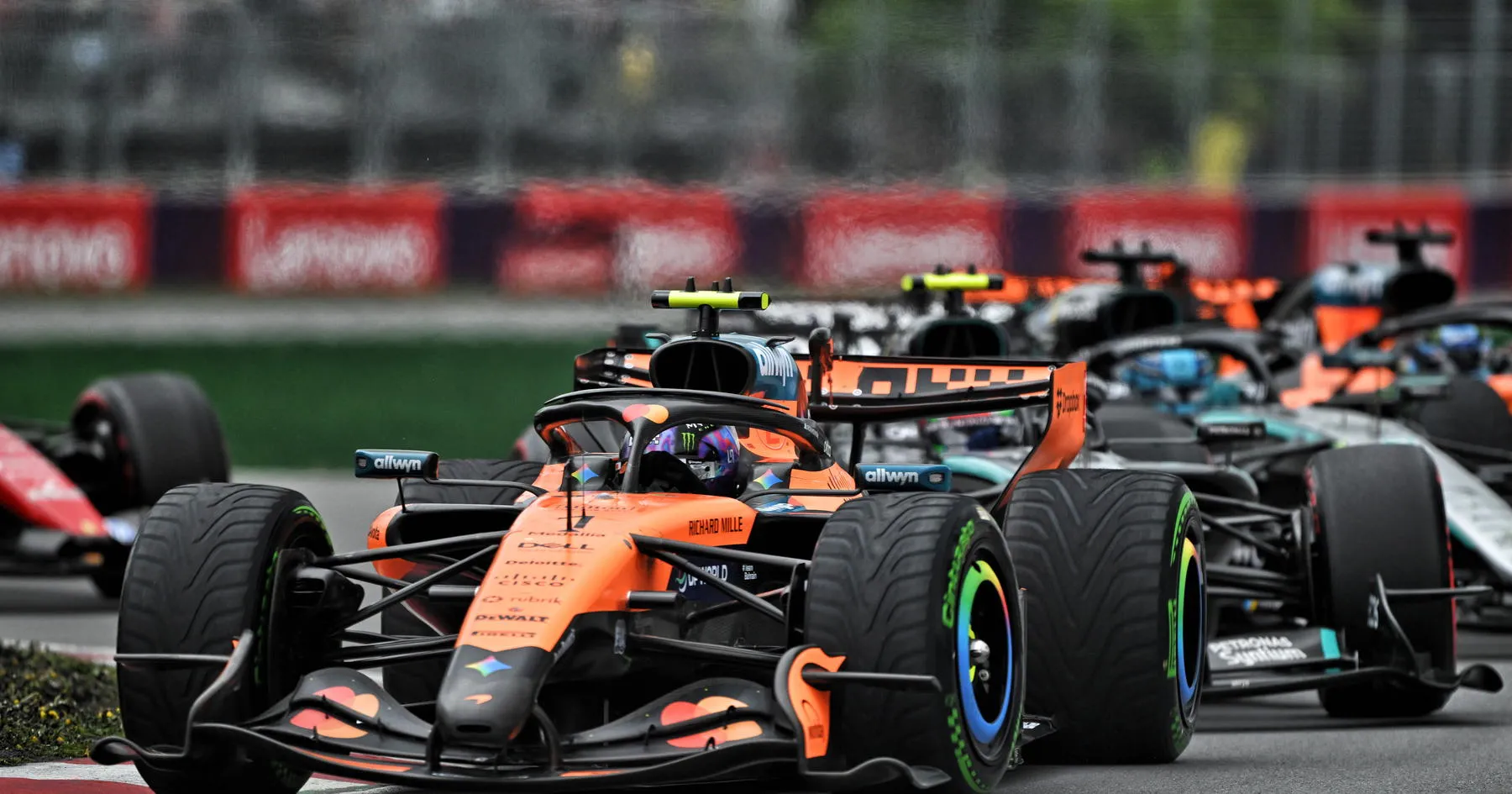 McLaren Pertahankan Keputusan Ban Intermediate di GP Kanada - sumber: (racingnews365)