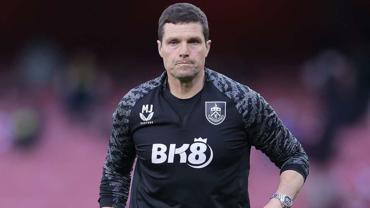 Mike Jackson Buka Suara Soal Pencarian Manajer Baru Burnley