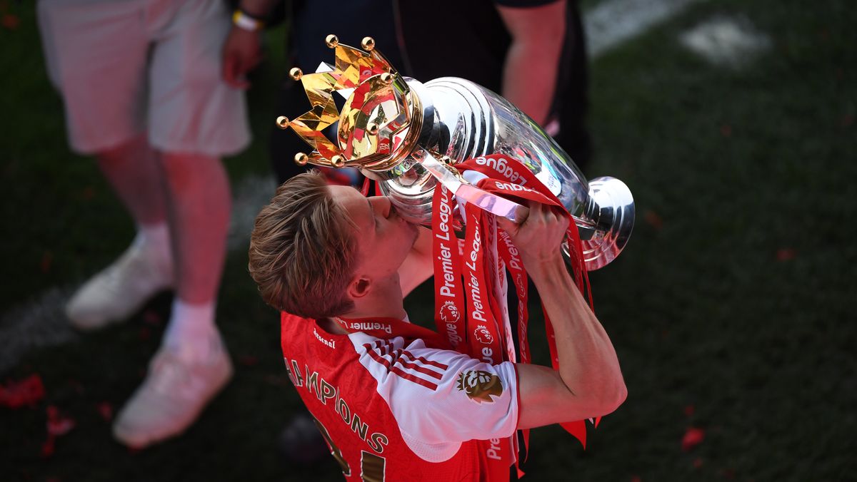 Piala Liga Inggris Diambil dari Odegaard untuk Perayaan Arsenal