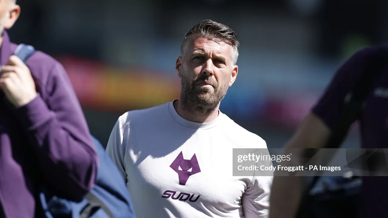 Rob Edwards buka peluang kepergian pemain senior Wolves