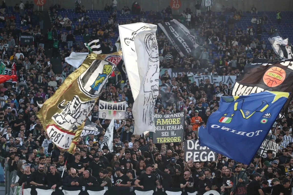 Suporter Juventus Dilarikan ke Rumah Sakit Usai Jatuh Tersungkur