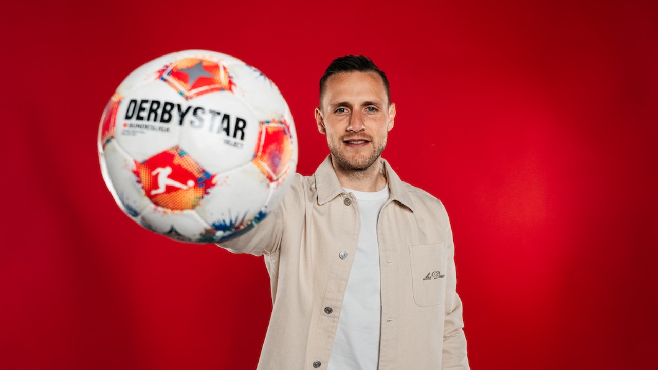 VfB Stuttgart Resmi Pulangkan Kiper Marius Funk dari Energie Cottbus