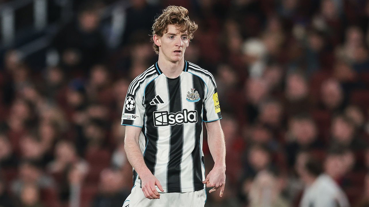 Anthony Gordon Bakal Cabut? Jawaban Howe Bikin Fans Newcastle Khawatir