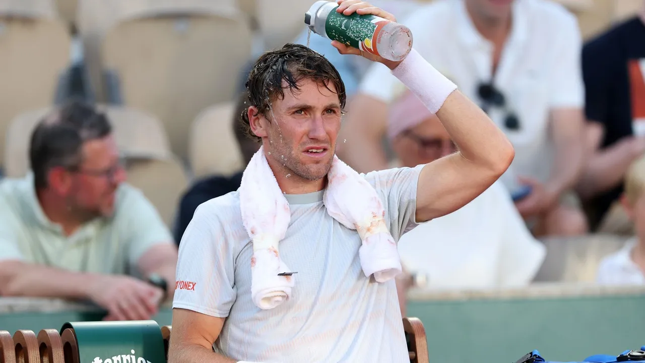 Casper Ruud Terinspirasi Dua Bintang Selama Kemenangan Brutal Di Roland Garros