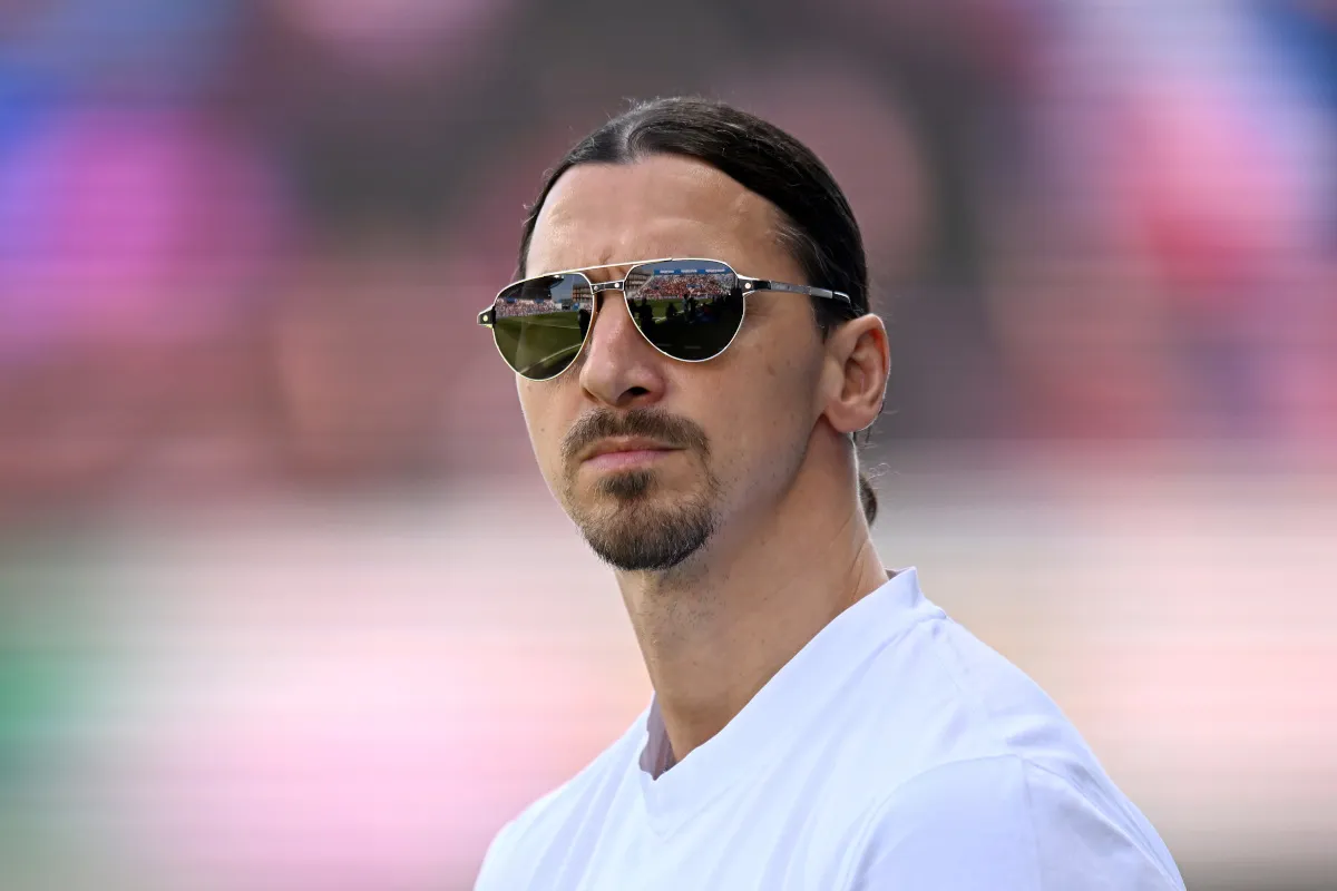 Gelombang Pemecatan, Fans Milan Desak Ibrahimovic Ikut Diberhentikan - sumber: (footballitalia)