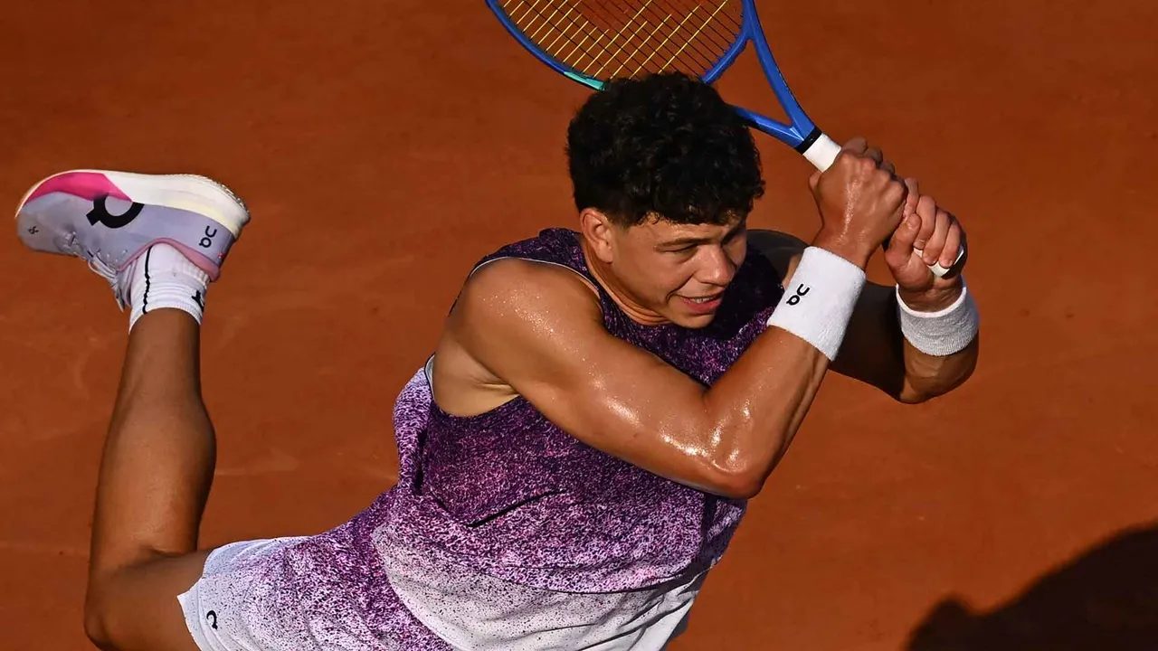Hasil French Open: Ben Shelton Lalui Laga Pertama Tanpa Drama