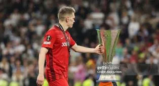 Matthias Ginter Sebut Aston Villa Setara Bayern Munich