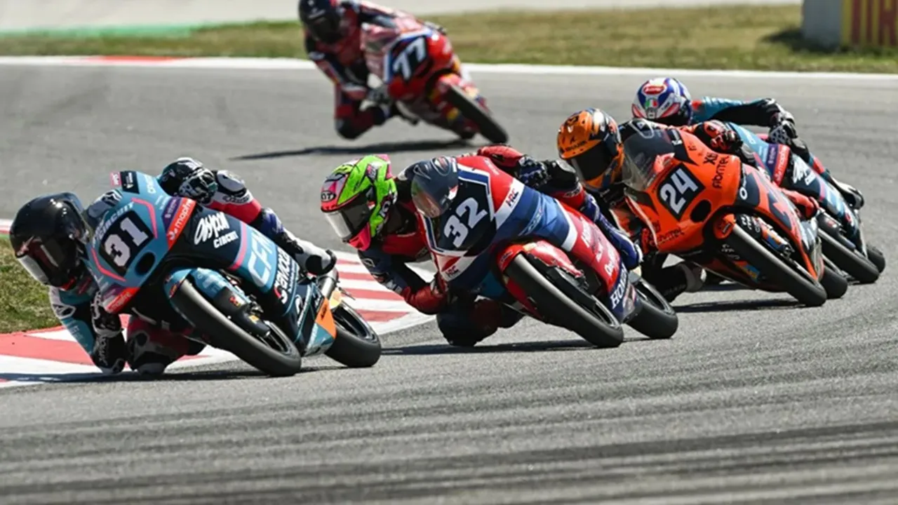 Menpora Kagum dengan Prestasi Kiandra Ramadhipa di Moto3