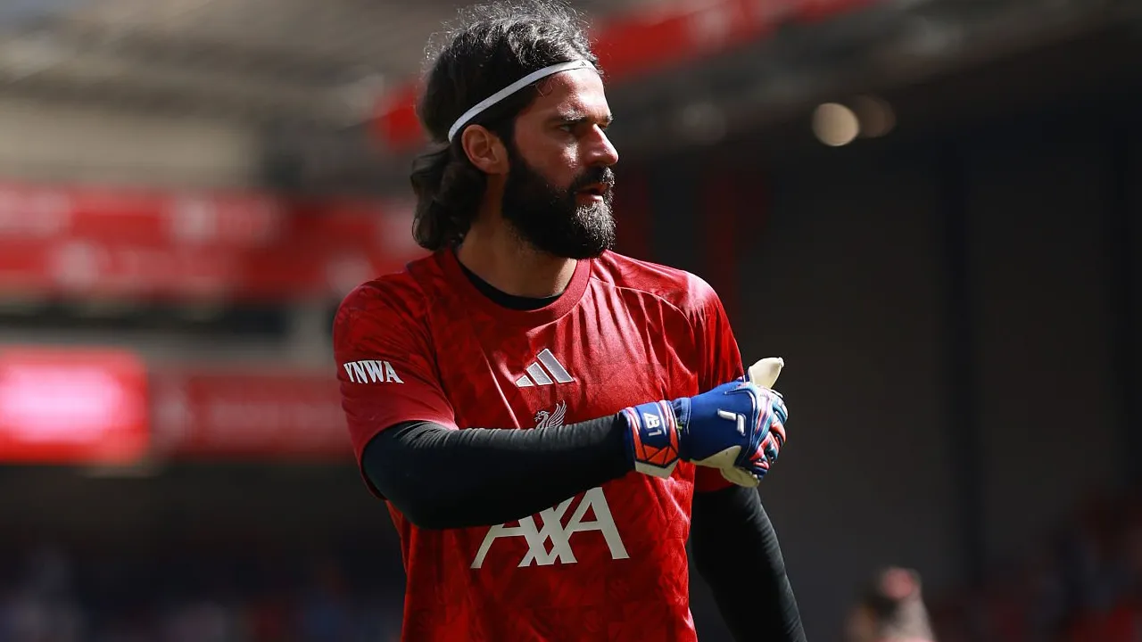 Meski Alisson Becker Dilirik Juventus, Liverpool Katakan Tidak
