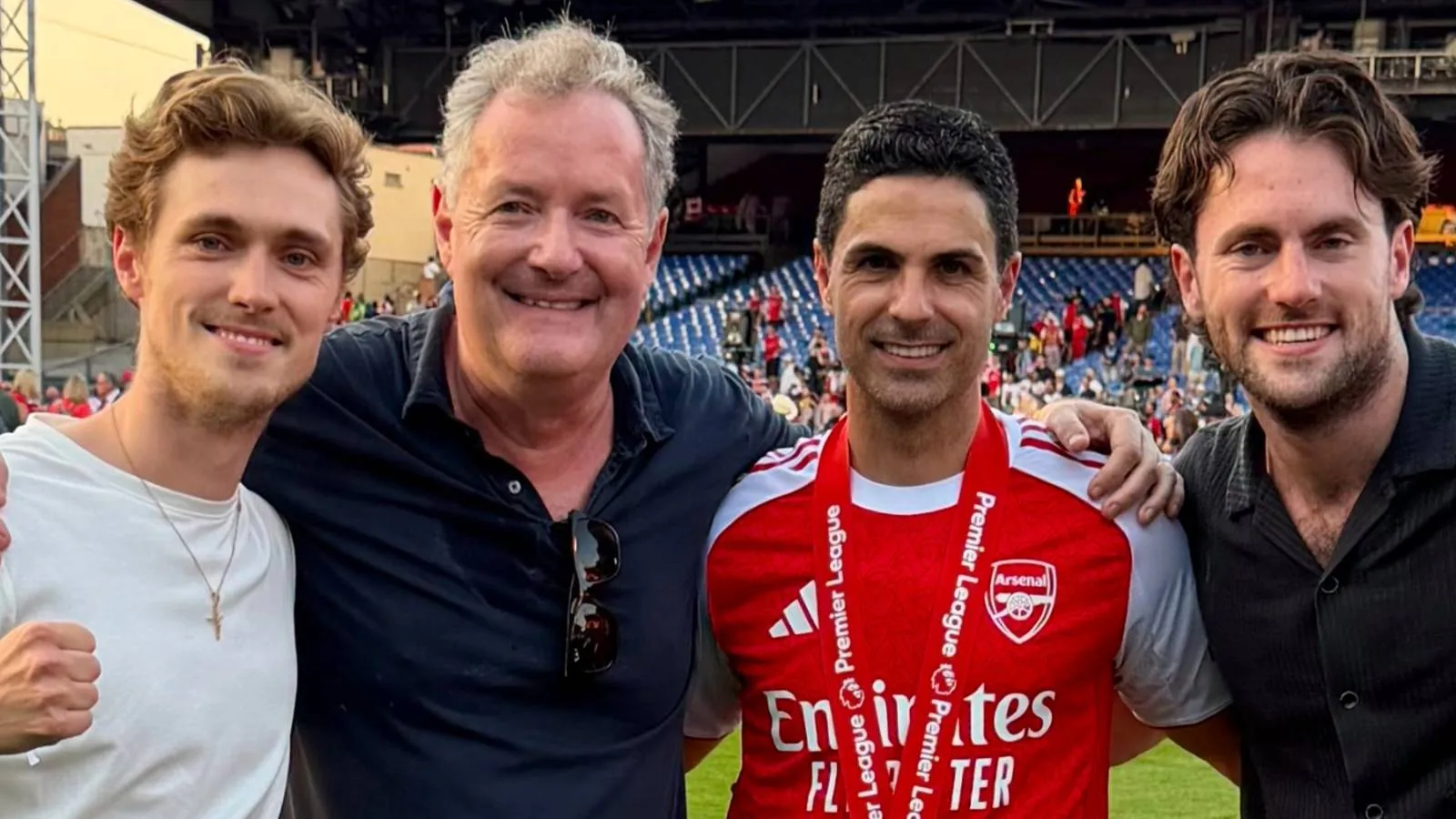 Piers Morgan Kembali Disorot Usai Rayakan Keberhasilan Mikel Arteta Bawa Arsenal Juara - sumber: (givemesport)
