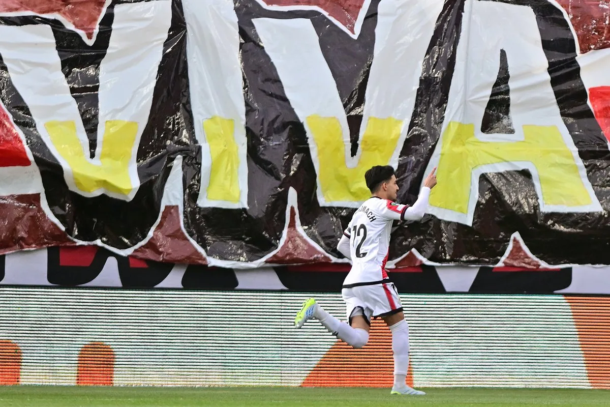 Ilias Akhomach Angkat Bendera Palestina Usai Kemenangan - sumber: (footballespana)