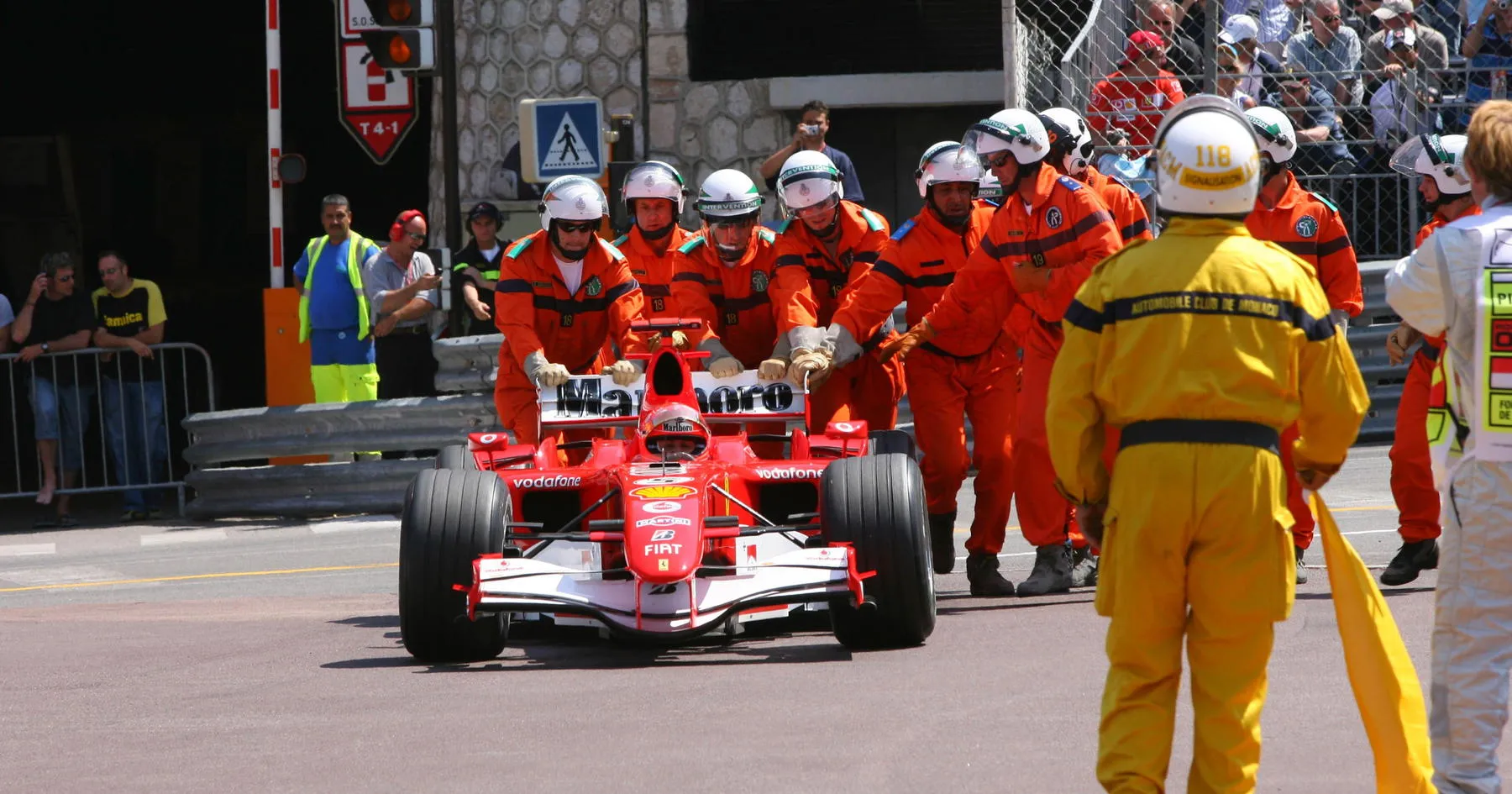 Kontroversi Insiden Monaco: Schumacher Dihukum - sumber: (racingnews365)