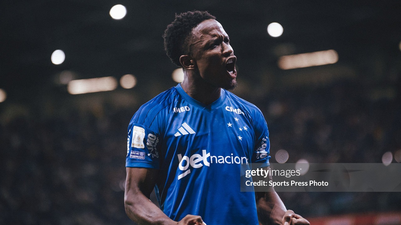 Luis Sinisterra Beri Sinyal Bertahan Permanen di Cruzeiro