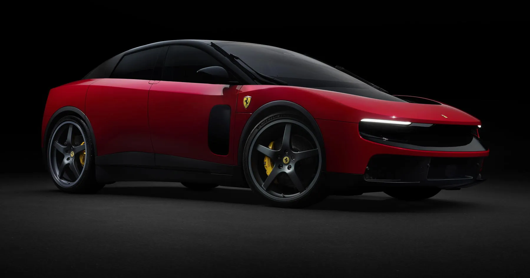 Mantan Bos Ferrari Kritik Tajam Mobil Listrik Pertama Ferrari - sumber: (racingnews365)