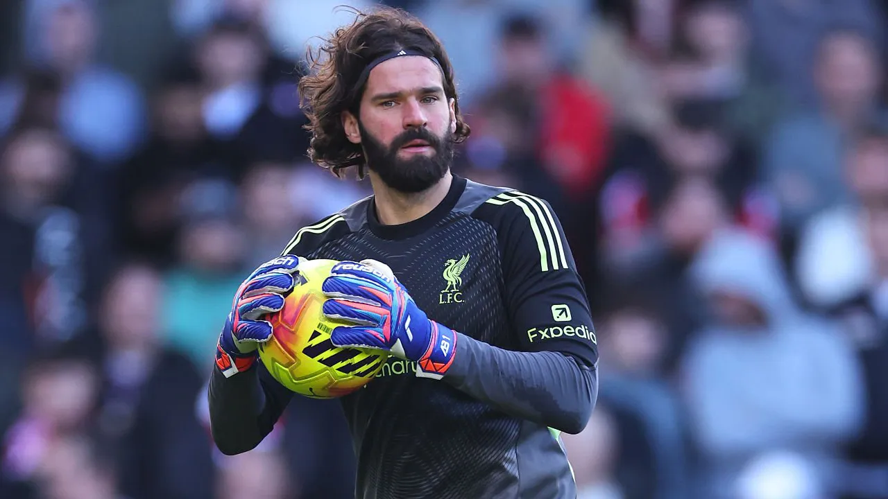 Meski Sulit, Juventus Belum Menyerah Kejar Alisson Becker dari Liverpool