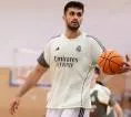 Omer Yurtseven Berkesempatan Debut Lawan Baskonia Basket