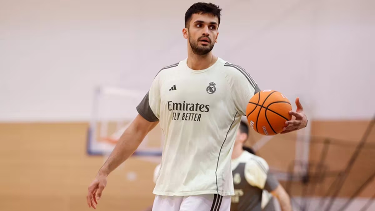 Omer Yurtseven Berkesempatan Debut Lawan Baskonia Basket