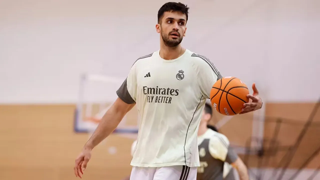 Omer Yurtseven Berkesempatan Debut Lawan Baskonia Basket