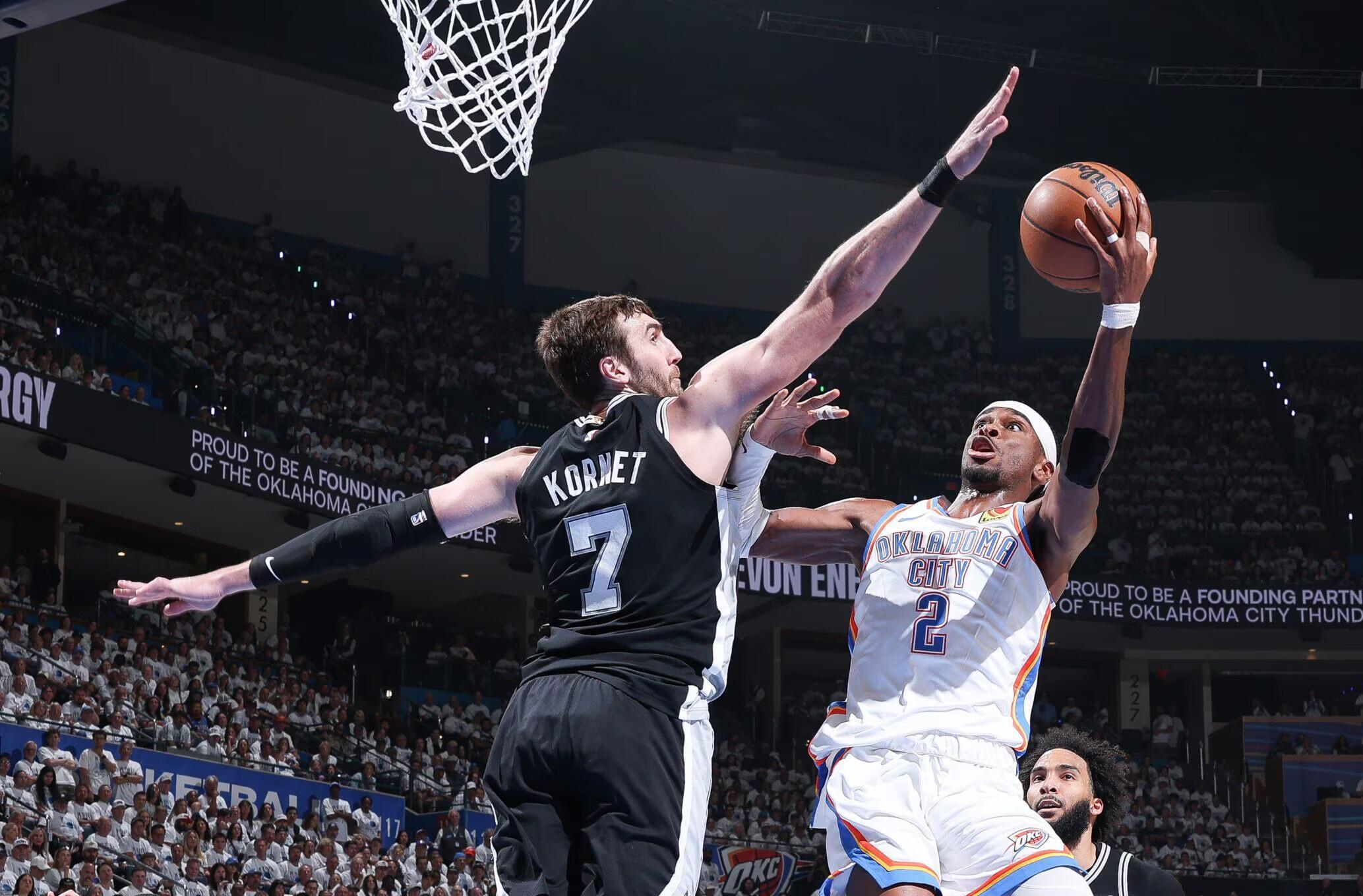 Thunder Tekuk Spurs, Satu Langkah Menuju Final NBA