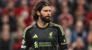 Transfer Alisson Becker ke Juventus Berada di Ujung Tanduk
