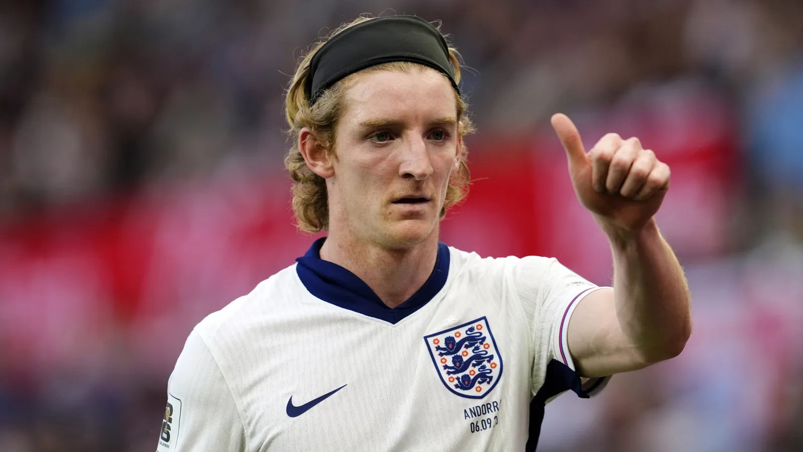 Anthony Gordon Segera Jadi Pemain Inggris Bergaji Tinggi di Barcelona - sumber: (givemesport)