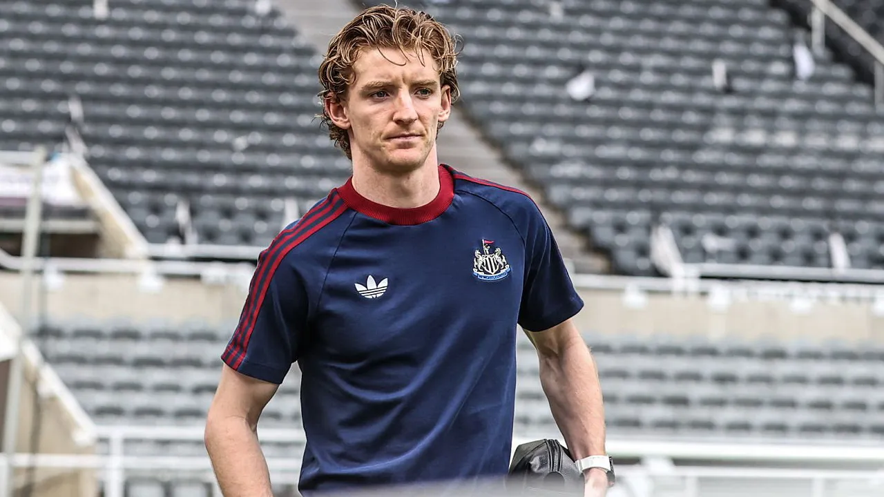 Barcelona Ajukan Tawaran Pertama untuk Rekrut Anthony Gordon