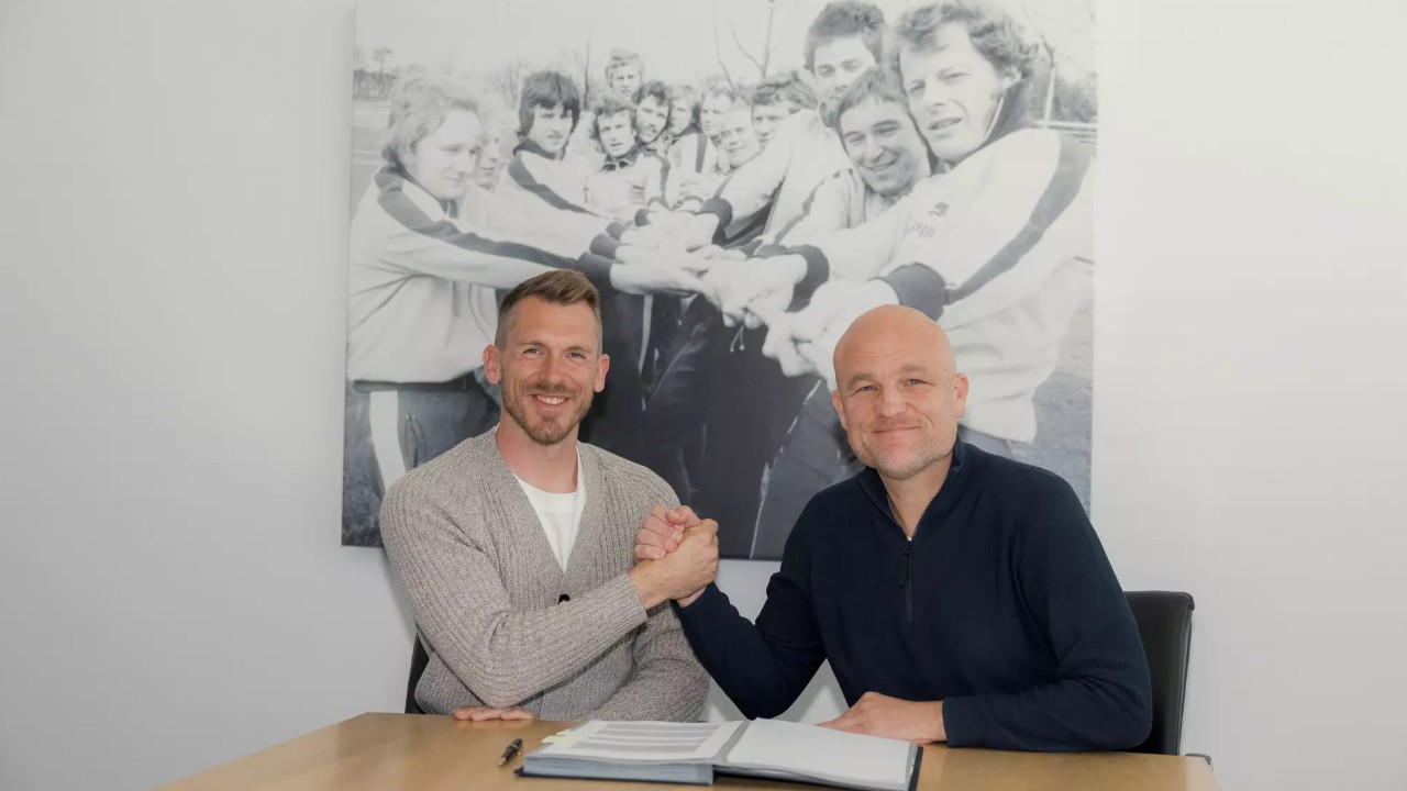 Borussia Monchengladbach Umumkan Transfer Enzo Leopold dari Hannover