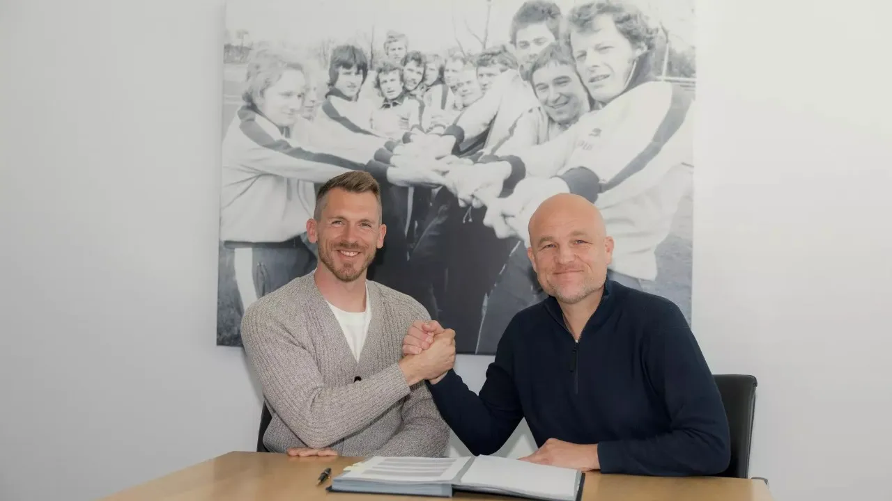 Borussia Monchengladbach Umumkan Transfer Enzo Leopold dari Hannover