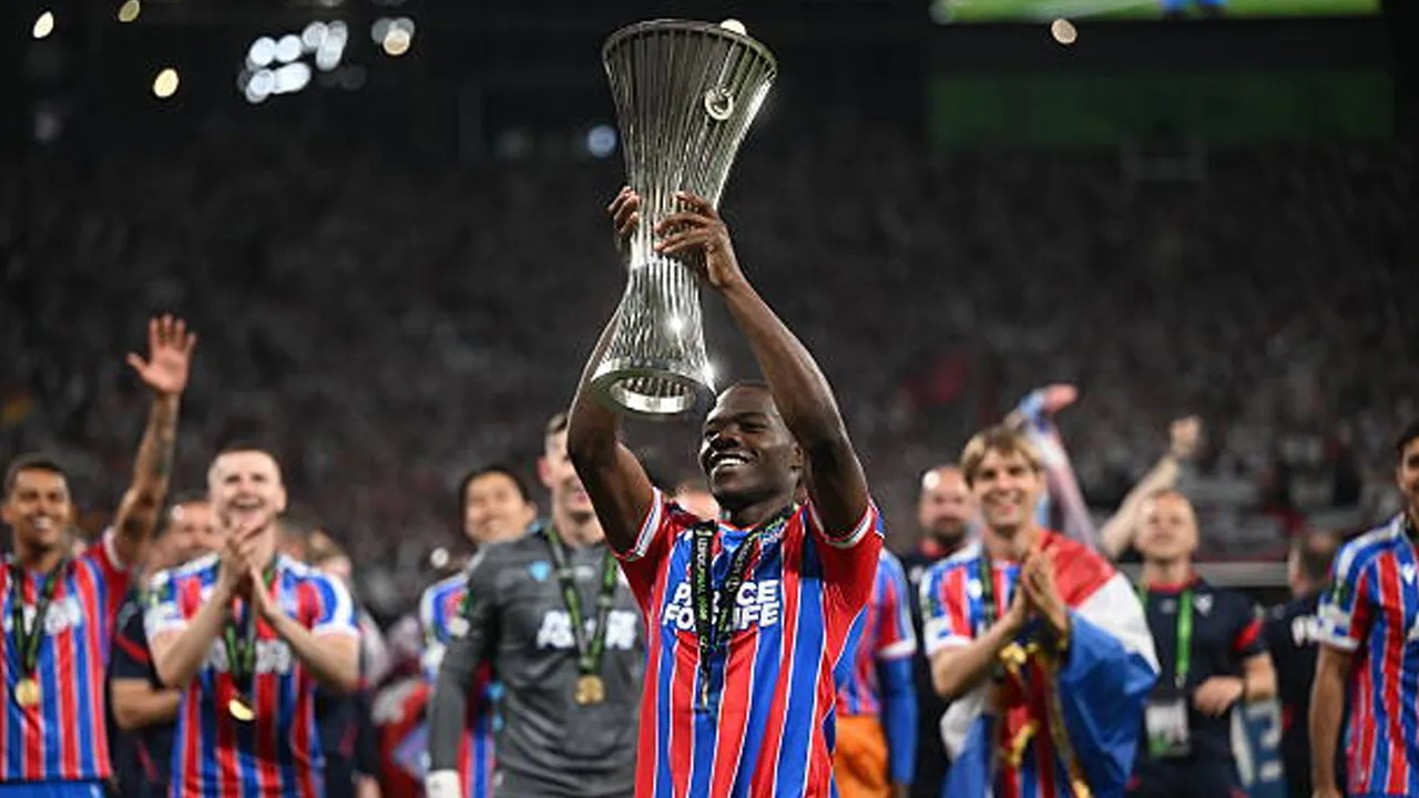 Crystal Palace Juara Conference League, Tyrick Mitchell Bidik Target Baru