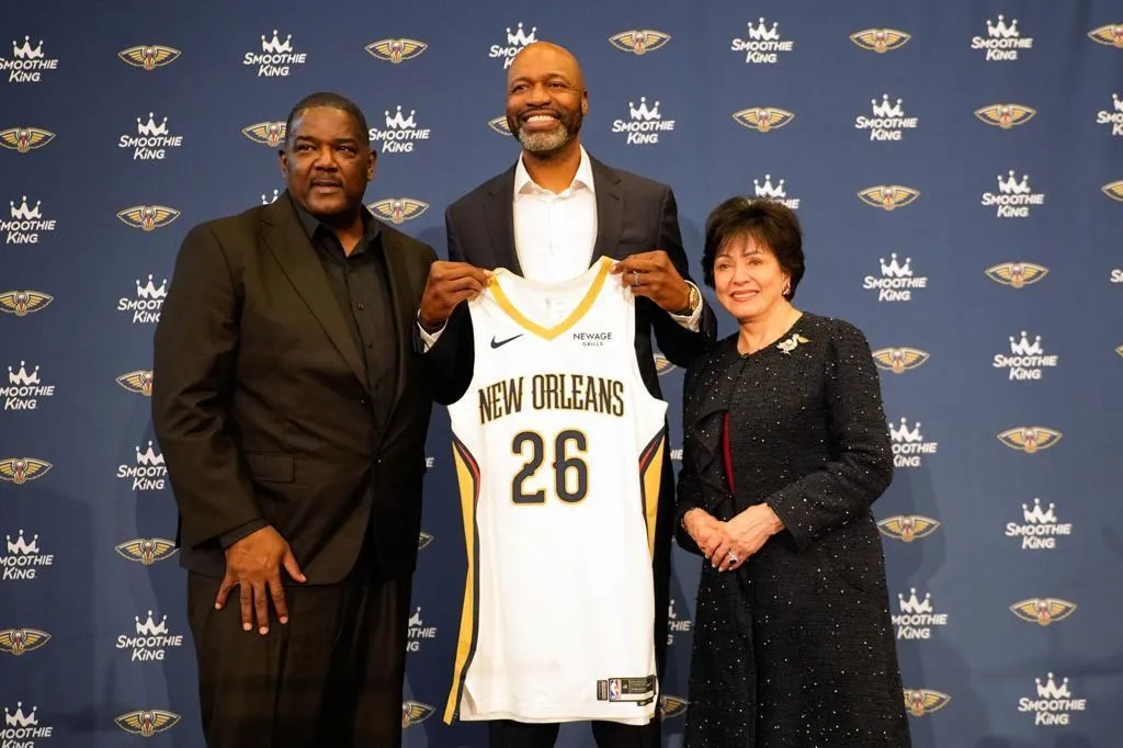 Jamahl Mosley Tegaskan Konsistensi Arah Pelicans - sumber: (mainbasket)