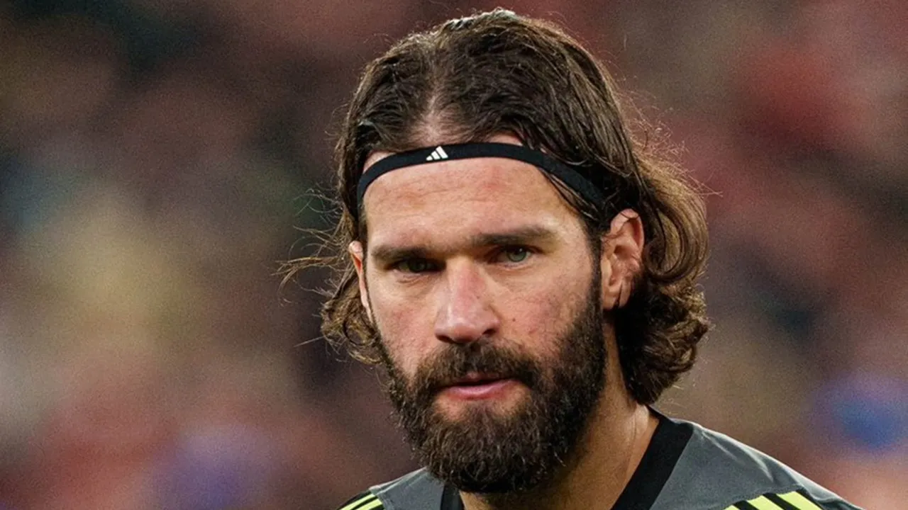 Juventus Kasih Tenggat Waktu kepada Liverpool soal Alisson Becker