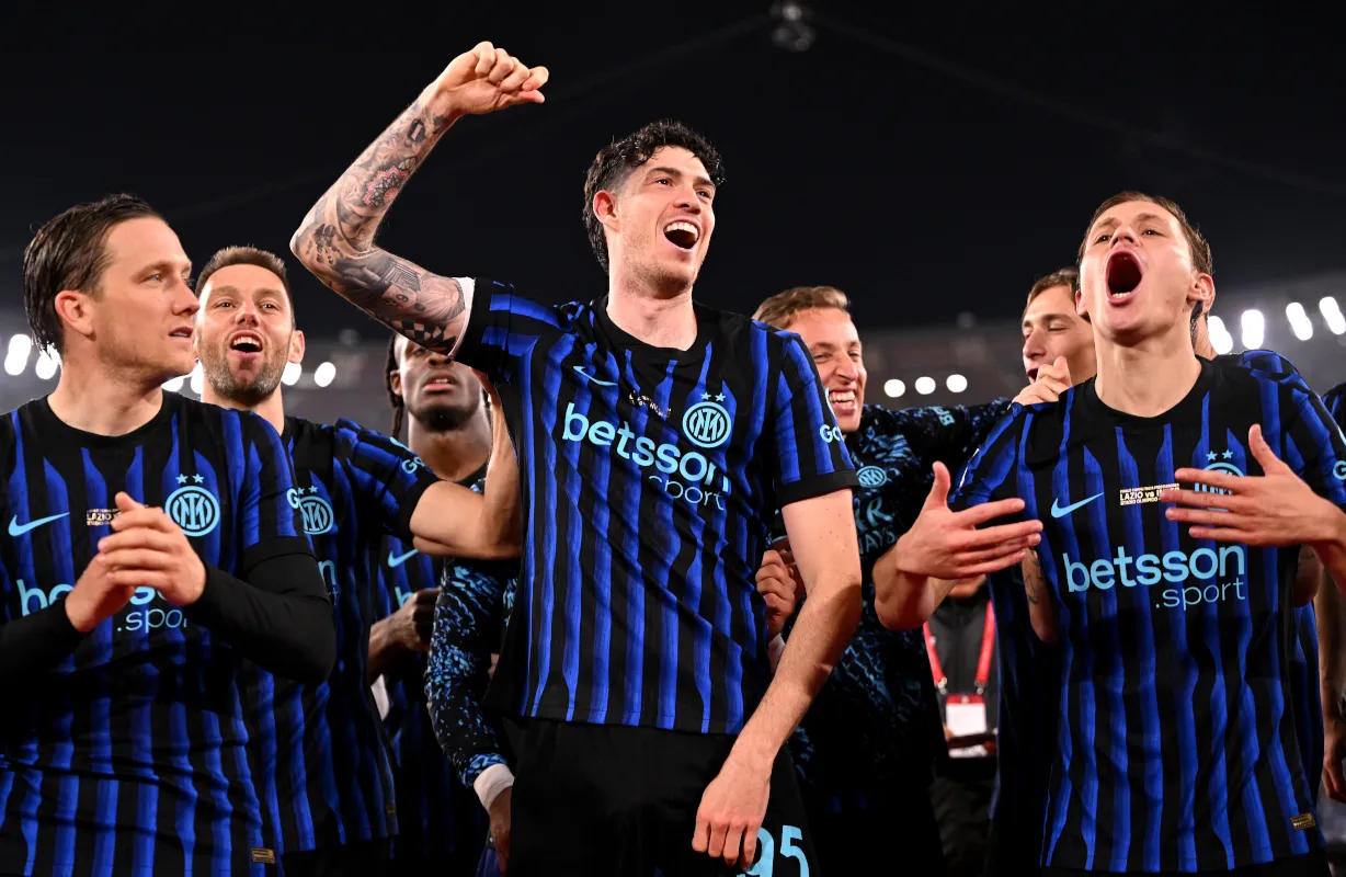 Marotta Tegaskan Bastoni Bertahan di Inter, Liga Champions Jadi Ambisi - sumber: (footballitalia)