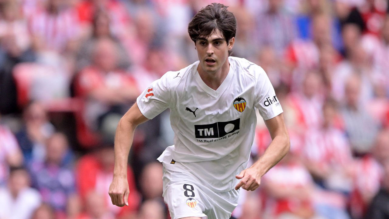 MU dan Arsenal Berebut Javi Guerra, Valencia Pasang Harga Segini