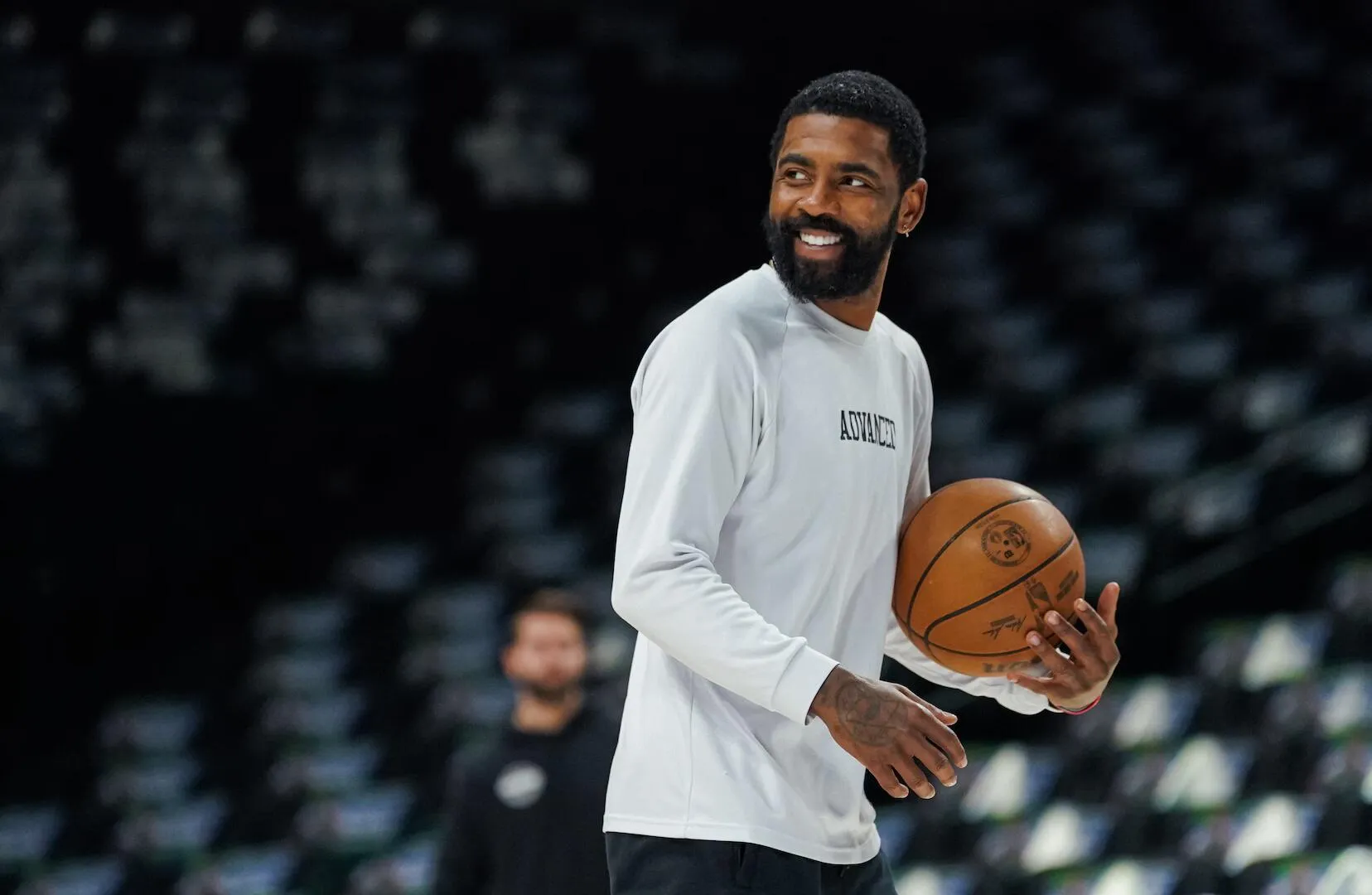 Kyrie Irving Diincar Raptors, Rumor Transfer Memanas