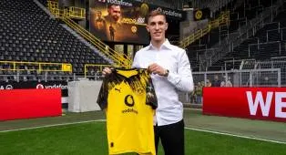 Meski Dicemooh Fans Dortmund, Nico Schlotterbeck Tak Menyesal Perpanjang Kontrak
