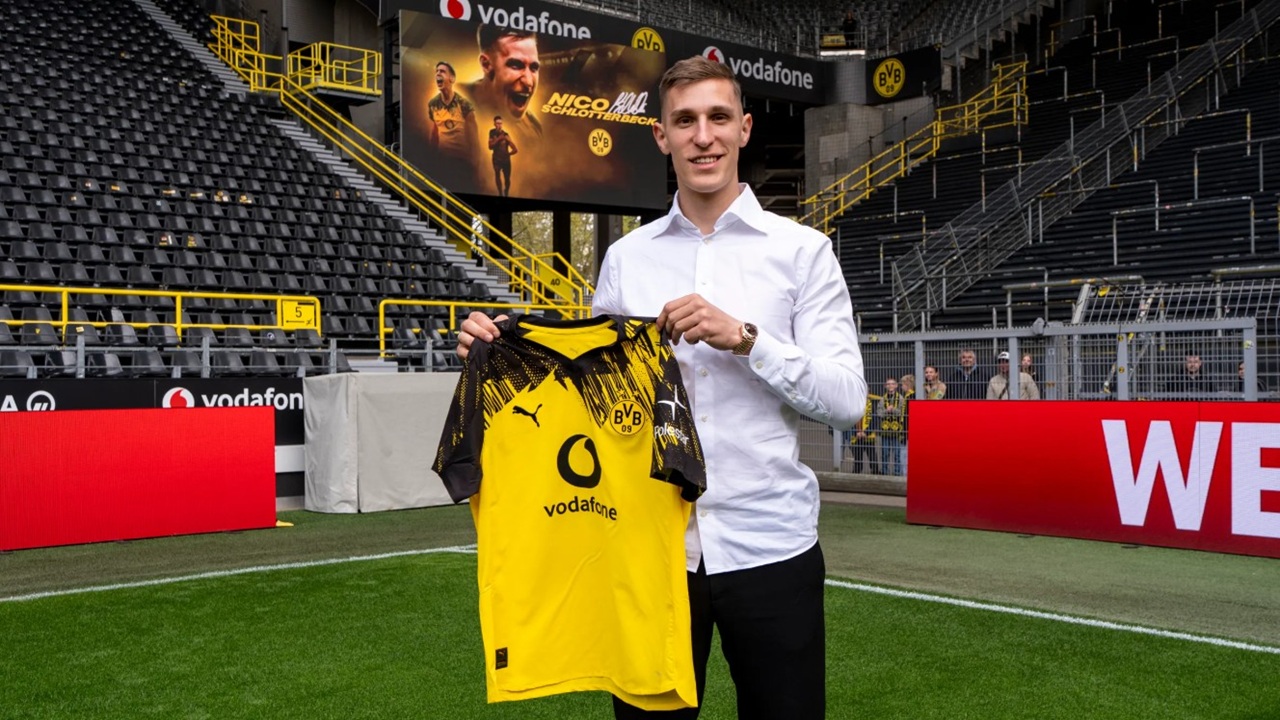 Meski Dicemooh Fans Dortmund, Nico Schlotterbeck Tak Menyesal Perpanjang Kontrak