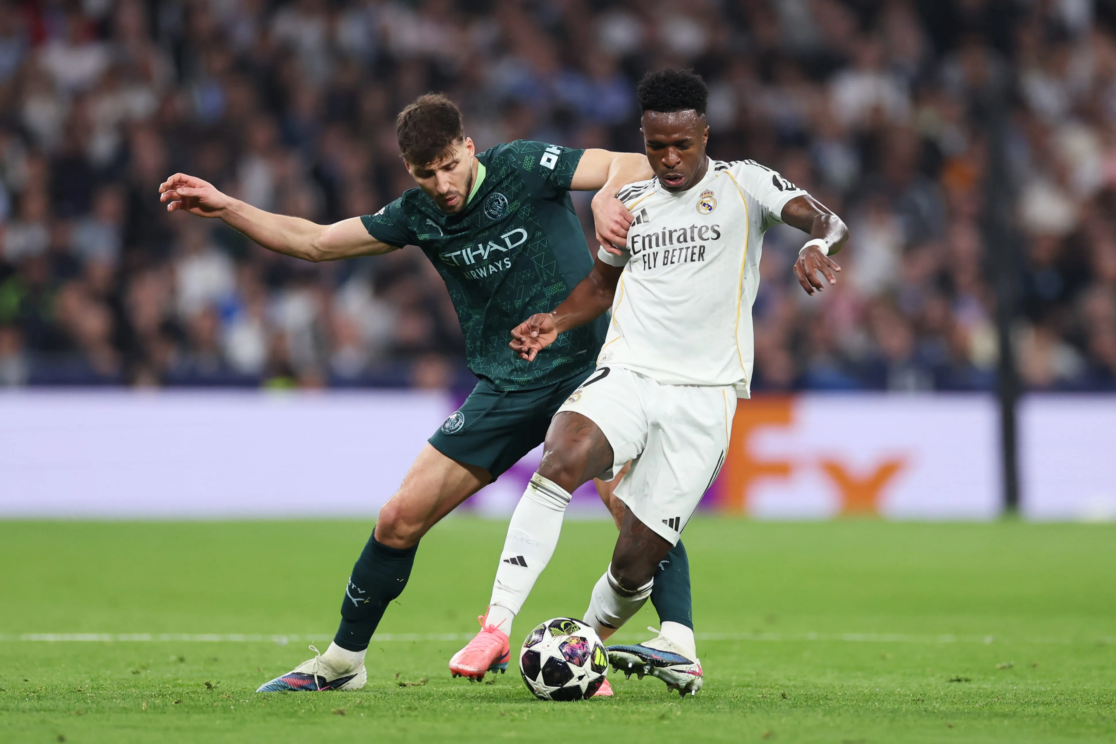 Real Madrid Incar Bek Kedua dari Manchester City - sumber: (footballespana)