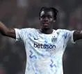 Yann Bisseck Dilirik EPL dan Bundesliga, Inter Pasang Harga 40 Juta Euro