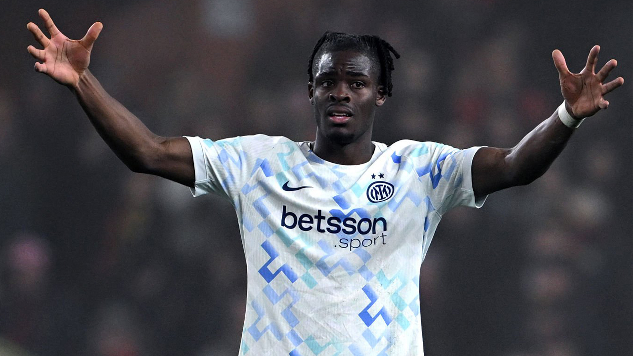 Yann Bisseck Dilirik EPL dan Bundesliga, Inter Pasang Harga 40 Juta Euro