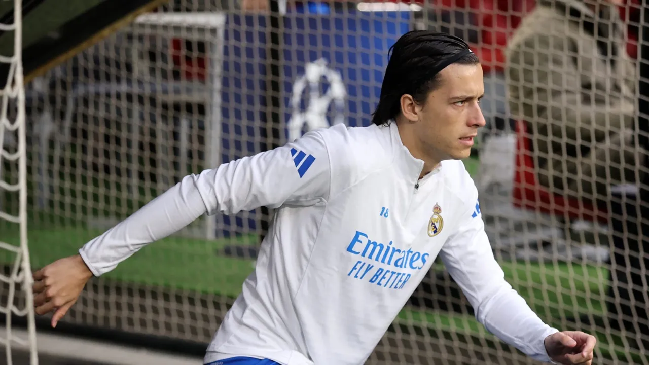Alvaro Carreras Kritik Diri Sendiri Usai Debut Musim Bersama Real Madrid