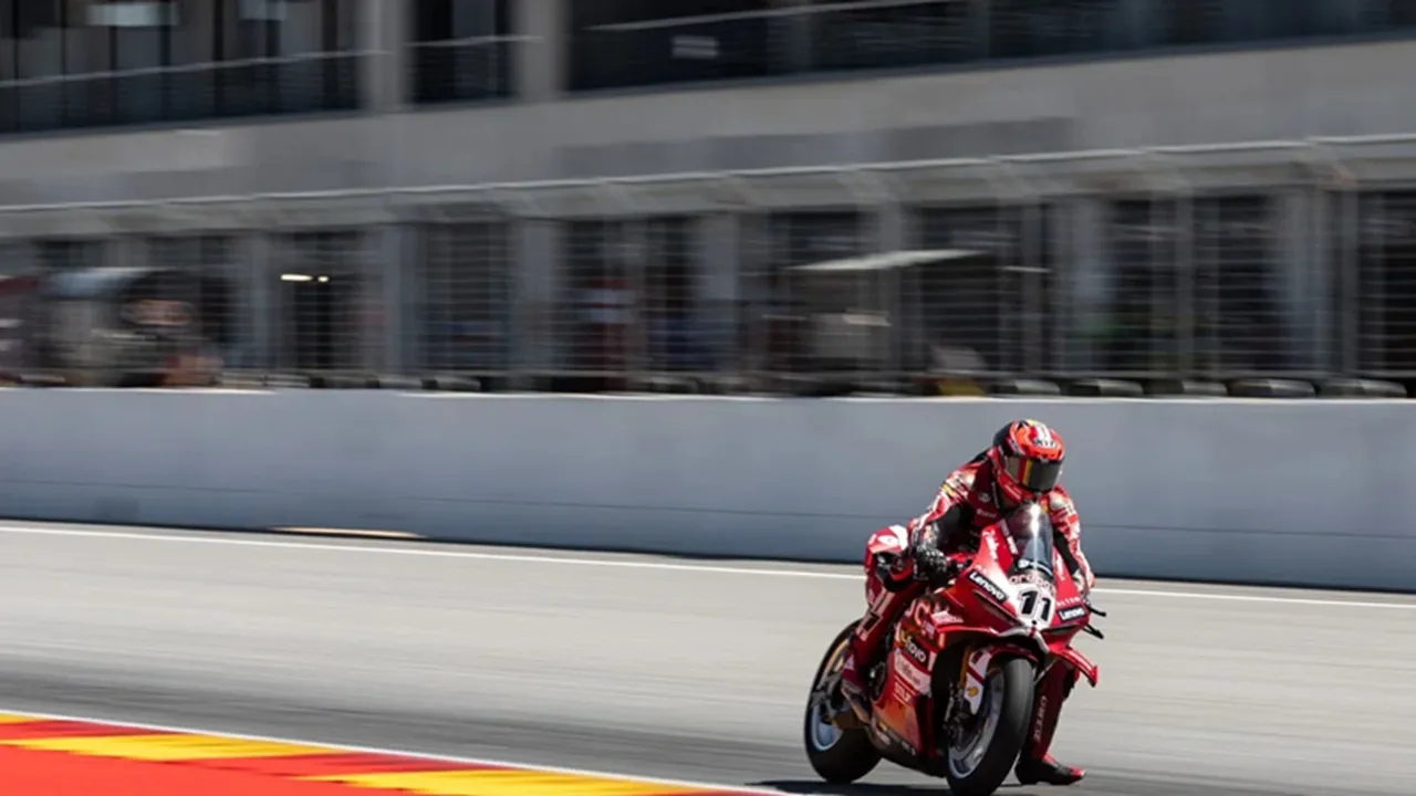Hasil Race 1 WSBK Aragon: Bulega Perpanjang Rekor Kemenangan